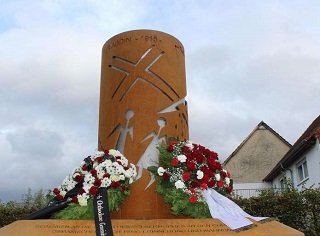 Mahnmal fr Genozid-Opfer in Pohlheim enthllt